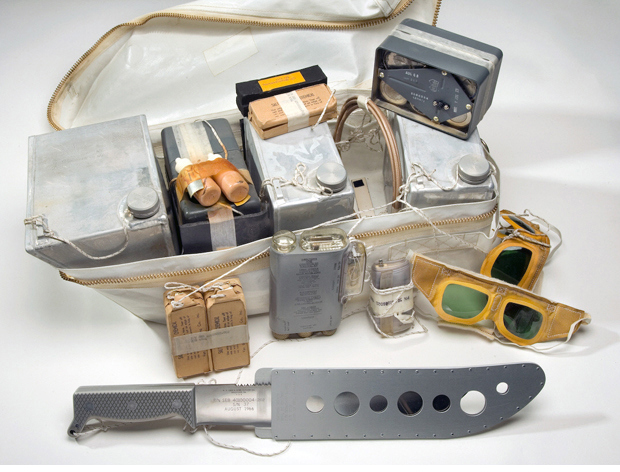 07_survival-kit-rucksack-with-knife2