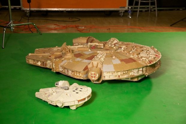 marlbui imgur Star Wars Fan Creates Insanely Detailed Cardboard Millennium Falcon