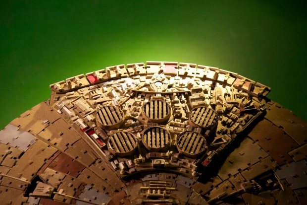 qubls4h imgur Star Wars Fan Creates Insanely Detailed Cardboard Millennium Falcon