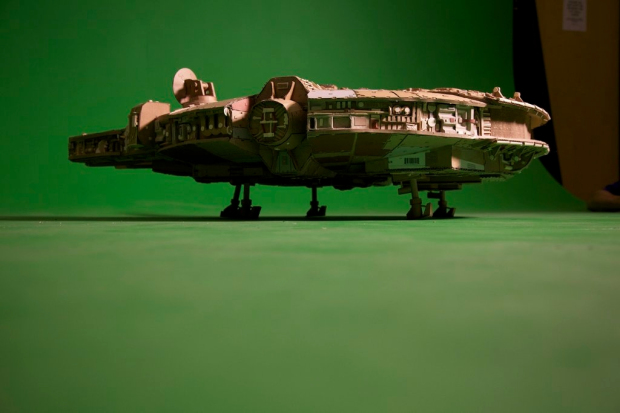 ri97qsz imgur Star Wars Fan Creates Insanely Detailed Cardboard Millennium Falcon