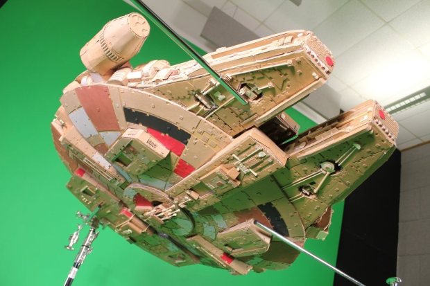 ubaaiu8 imgur Star Wars Fan Creates Insanely Detailed Cardboard Millennium Falcon