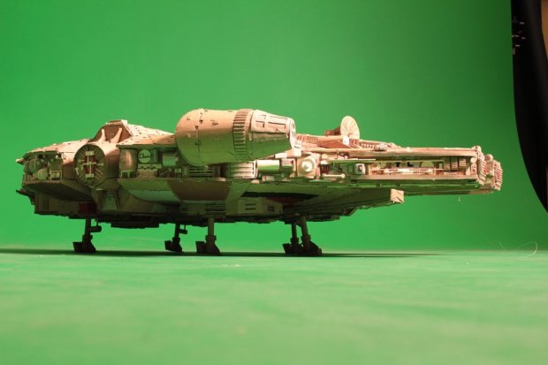 vnup4ok imgur Star Wars Fan Creates Insanely Detailed Cardboard Millennium Falcon