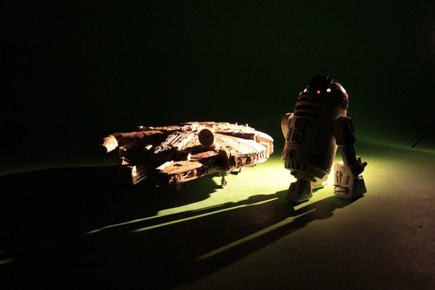 yq9fitv imgur Star Wars Fan Creates Insanely Detailed Cardboard Millennium Falcon