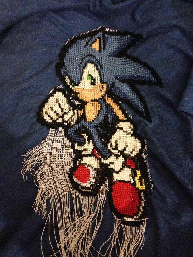The process of waste canvas removal can be seen on another of amythelamy’s designs, which features other notable videogame characters such as Sonic the Hedgehog.