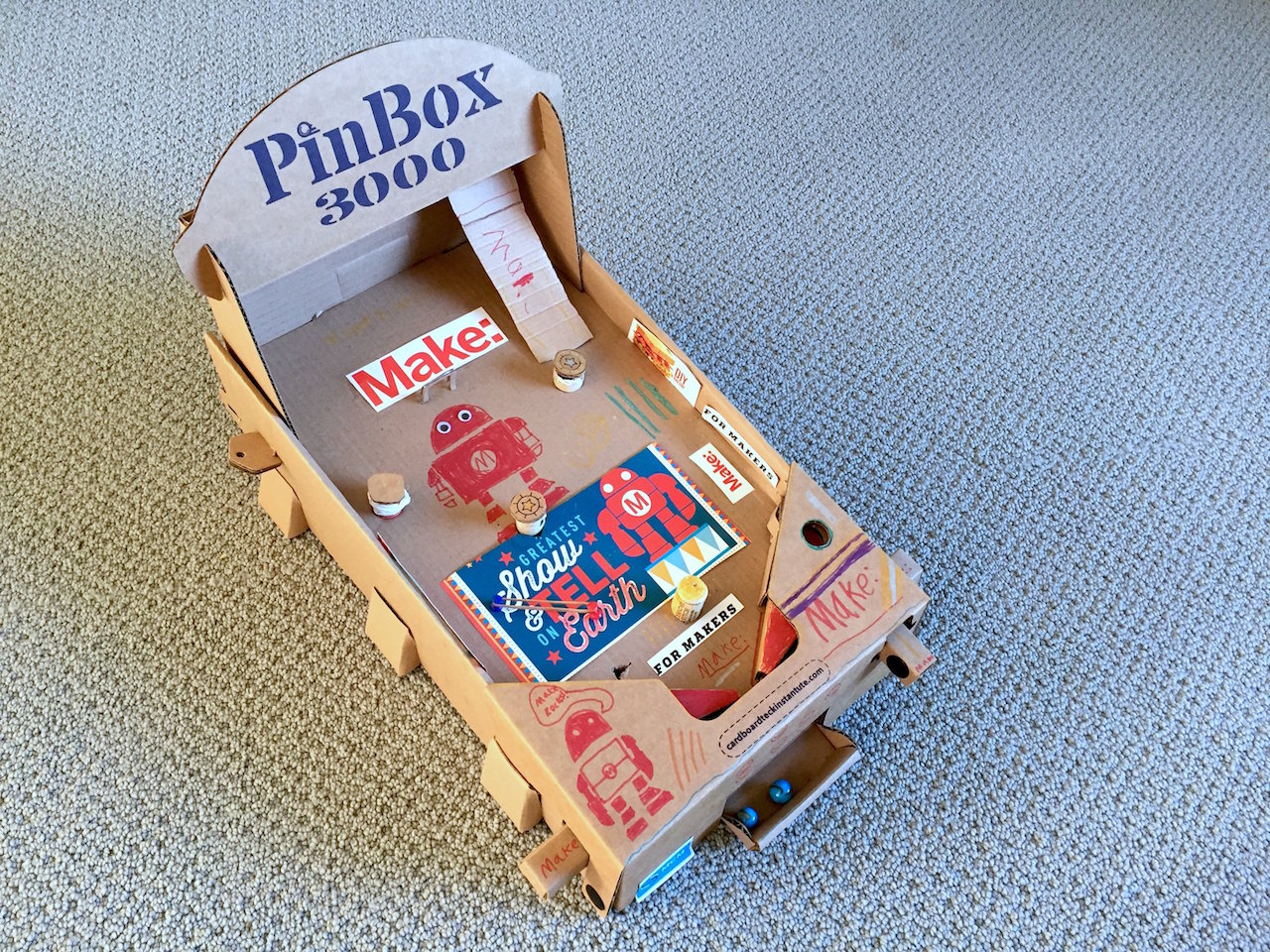 Make: Japan | ダンボールのピンボールマシン、Pinbox3000を作ってみた