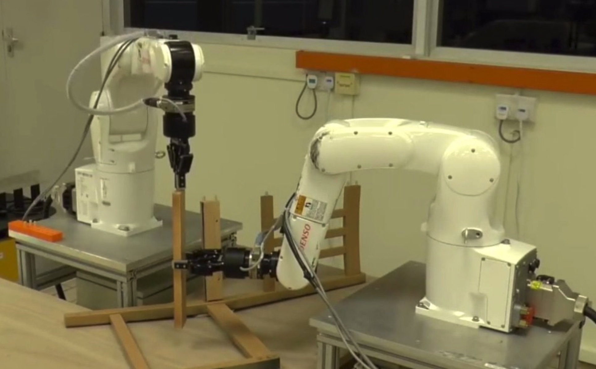 watch-robots-attempt-assemble-ikea-furniture