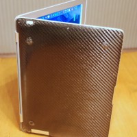 カーボンファイバーで決めたMacbook Air