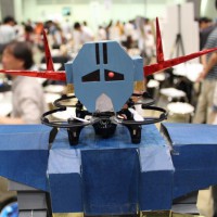 MFT2015レポート ― 竹コプターに飛ぶ広告塔？　Maker Faire TokyoならではのDIYドローン