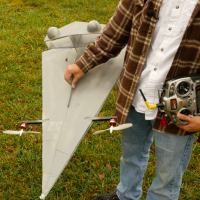 全長4.5メートルの空飛ぶ「スター・デストロイヤー」のラジコンを作る